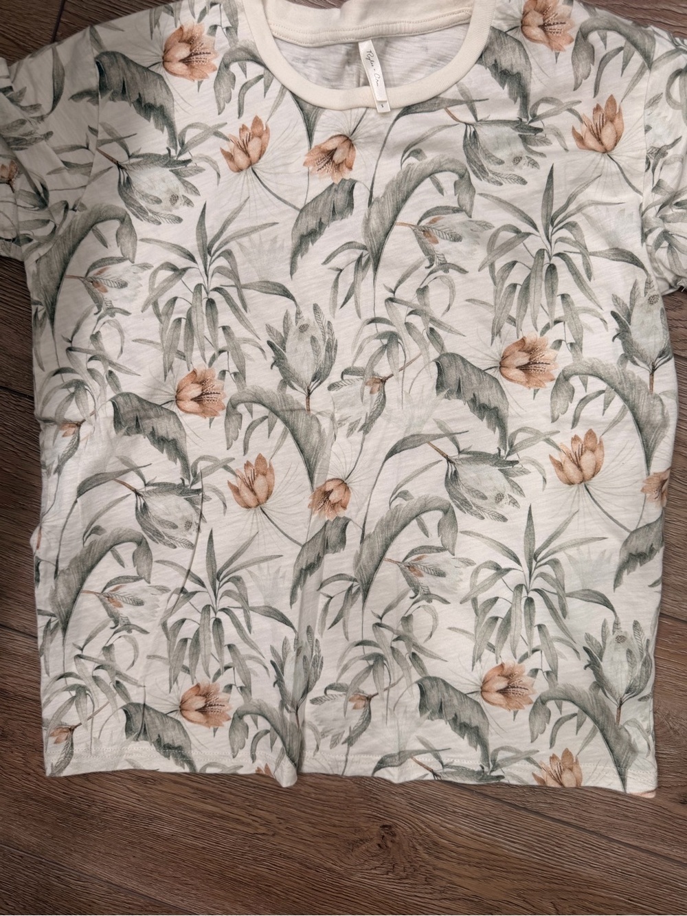 Rylee + Cru Short slv Tee in Cream with Green Leaves and Peach Floral Print 0077